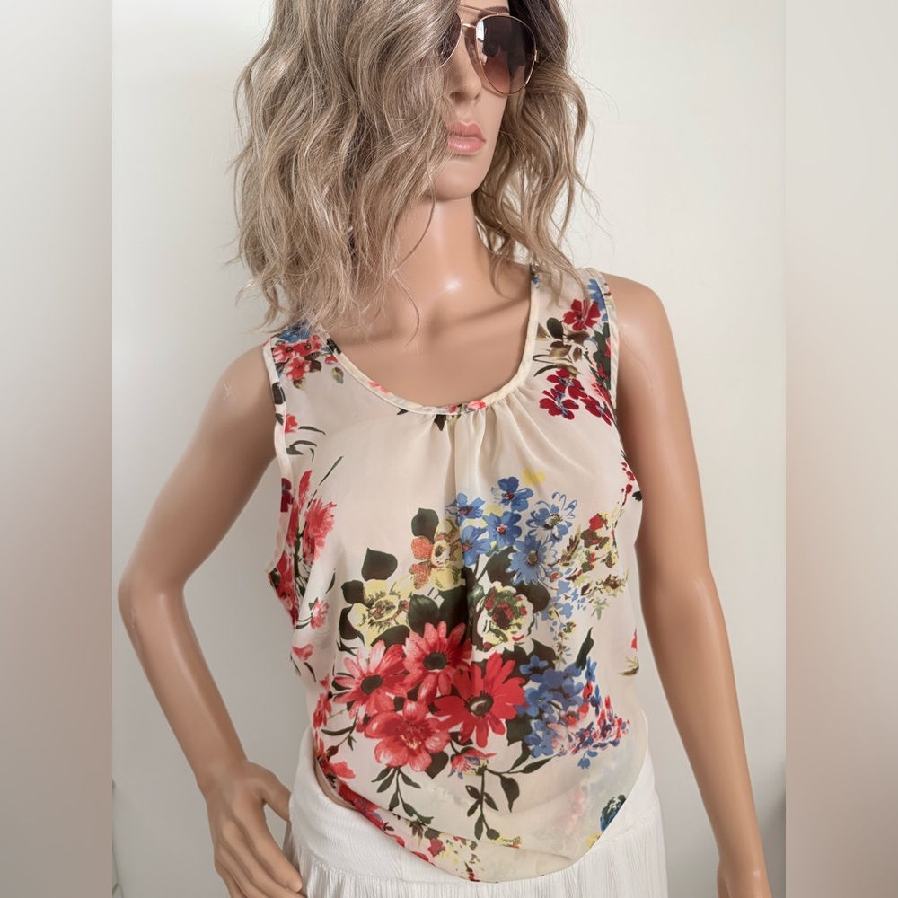 Fashion Dazzle Floral Sleeveless Top - Cream with Red and Blue Flowers in size L